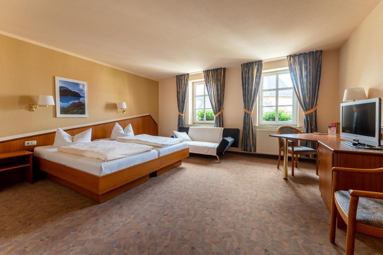 Hotel Reussischer Hof Schmolln  Ngoại thất bức ảnh
