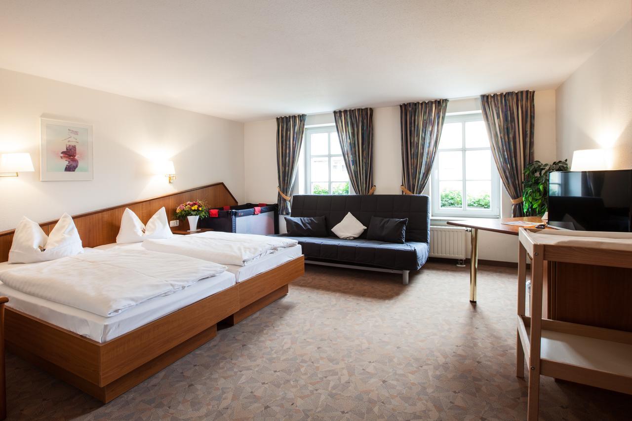 Hotel Reussischer Hof Schmolln  Ngoại thất bức ảnh